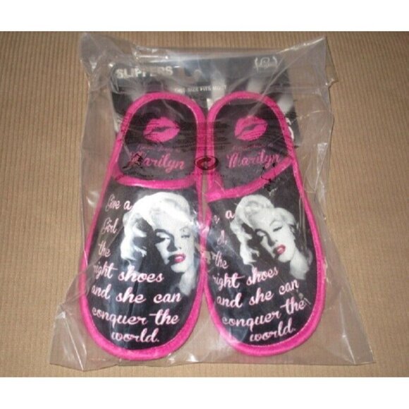 New Right Shoes Marilyn Monroe Slip On Slippers One Size Fits Most Gift Lips NIP - Picture 2 of 2